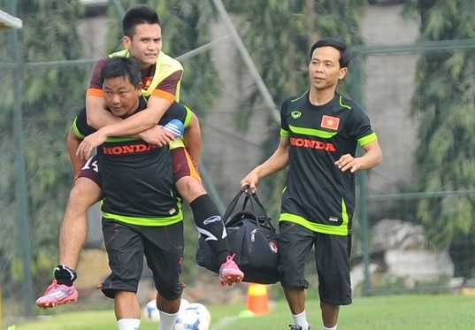 Bac si Olympic VN nghi viec sau van nan chan thuong o tuyen hinh anh