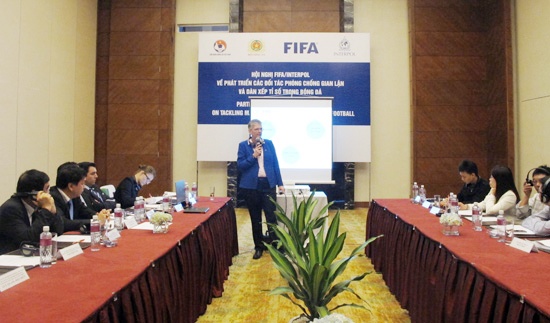 Đại diện của Interpol, bà Norris Julie phát biểu tại hội nghị. Ảnh: VFF