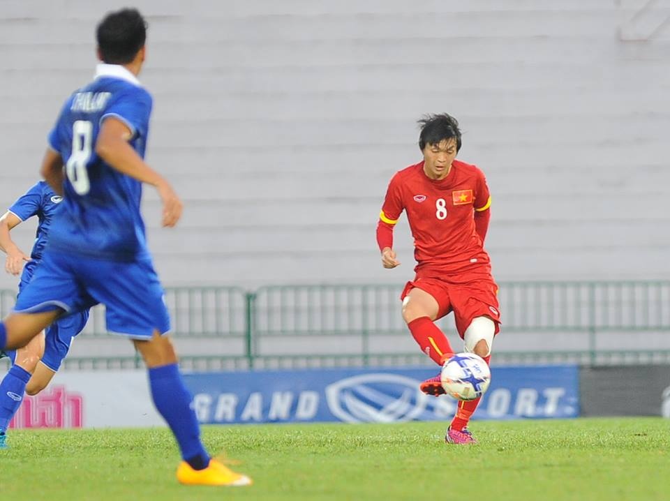 Tuấn Anh vẫn rất lúng túng ở khu trung tuyến.