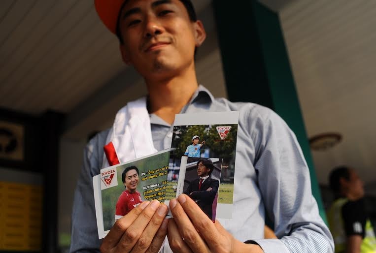 Thông qua các trang báo điện tử Việt Nam, anh đã sưu tầm rất nhiều hình ảnh của HLV Miura.