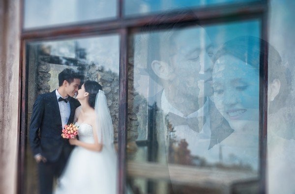 Sau 2 năm tìm hiểu, cặp đôi đã quyết định gắn bó với nhau cả cuộc đời. Đám cưới của Văn Quyết và Huyền Mi