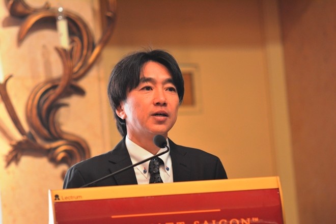 HLV Miura phát biểu trong lễ ký hợp đồng ngày 10/5/2014. Ảnh: Nguyễn Đăng