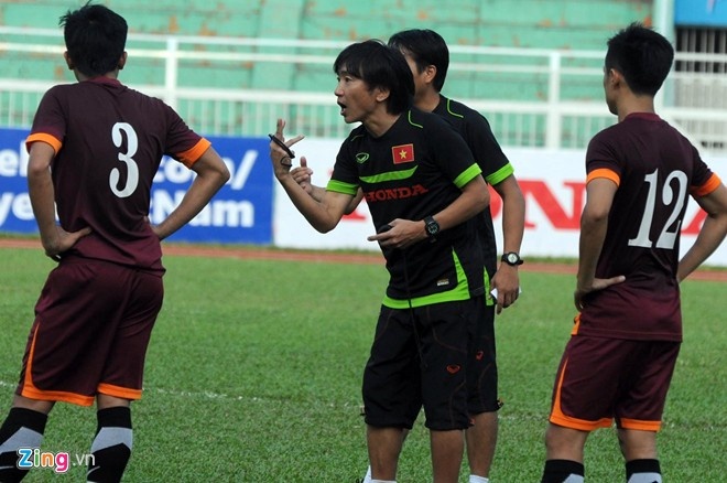 HLV Miura luôn yêu cầu học trò nỗ lực tối đa trong từng buổi tập. Ảnh: Nguyễn Quang