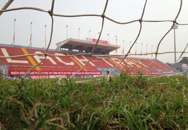 CLB Hai Phong dau tu 2 ty dong lam lai mat san Lach Tray hinh anh