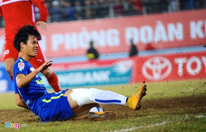 Mặt sân Lạch Tray bị phàn nàn có chất lượng 