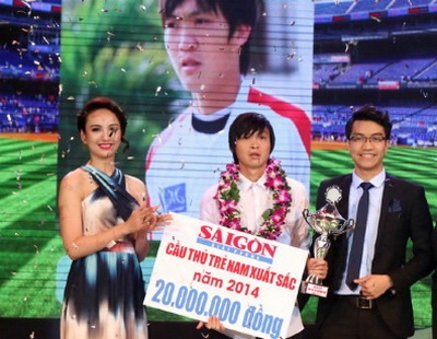 Danh hieu xuat sac cua Tuan Anh va dau hoi danh cho Miura hinh anh