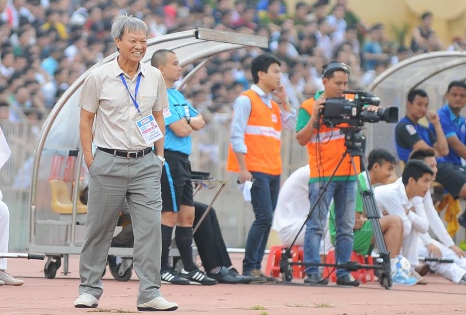 Cau thu Binh Duong soc vi HLV Le Thuy Hai tu chuc hinh anh