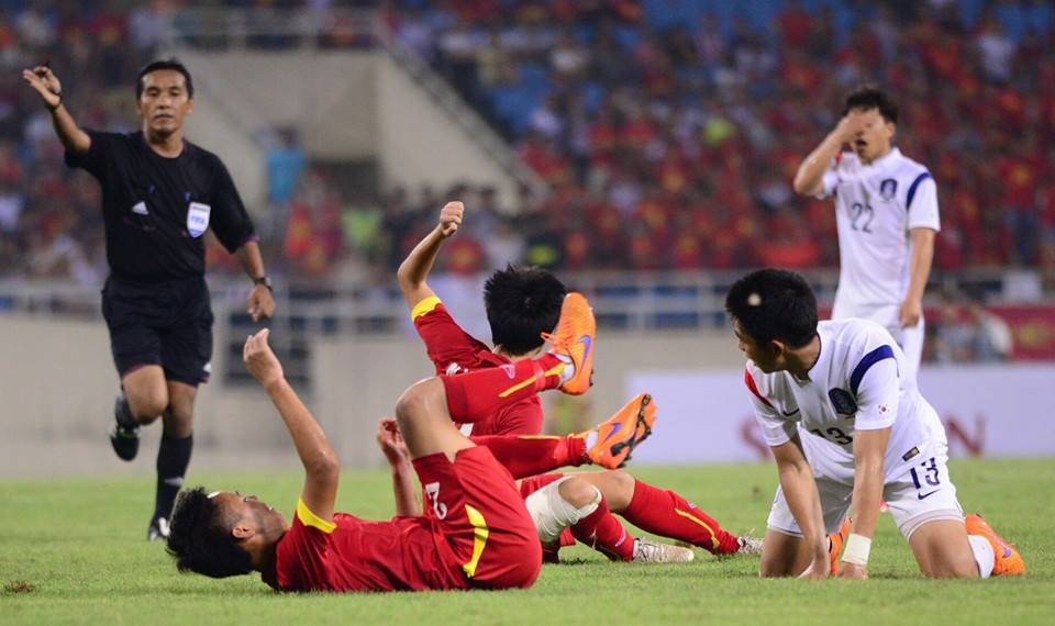 Một pha tranh chấp quyết liệt trong trận U23 Việt Nam - U23 Hàn Quốc. Ảnh: Lê Hiếu