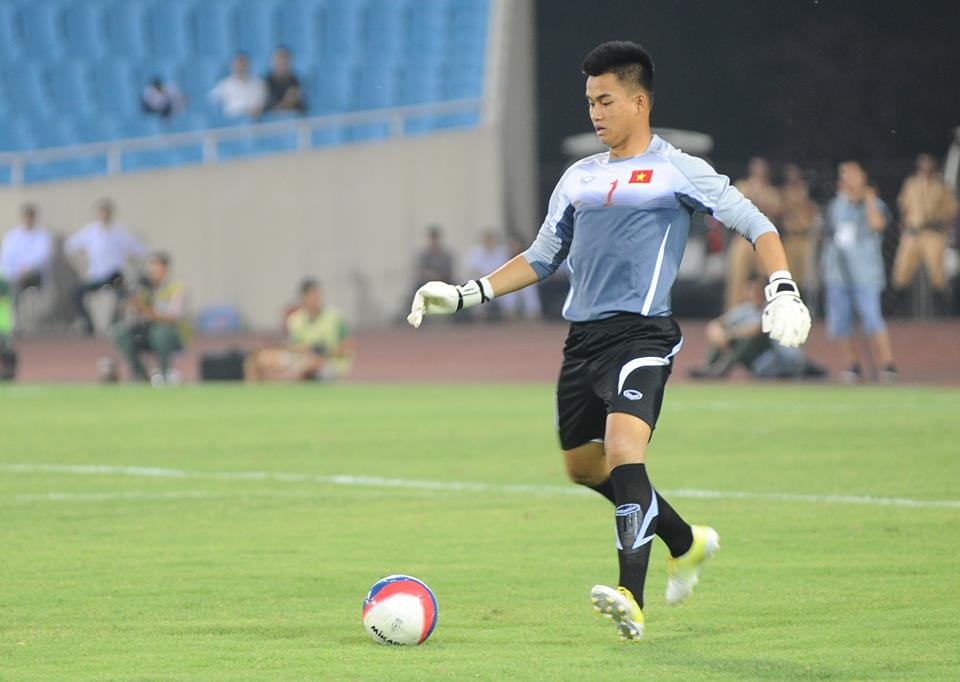 Thủ môn Văn Tiến trong trận giao hữu với U23 Hàn Quốc. Ảnh: Tùng Lê