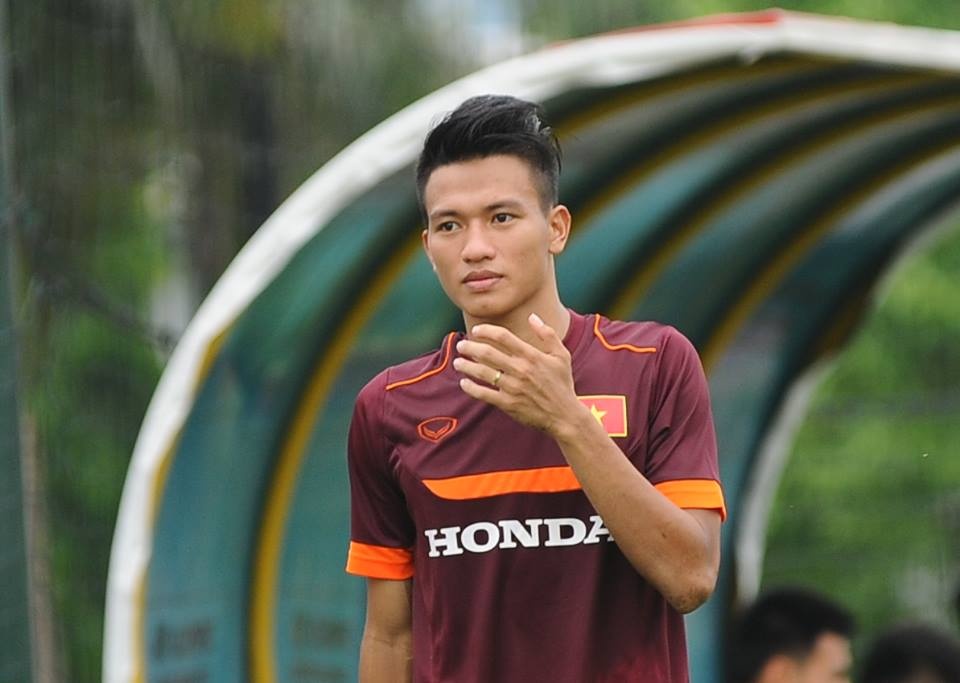 Tiền vệ Ngọc Thắng sau buổi tập sáng 12/5 của U23 Việt Nam. Ảnh: Tùng Lê