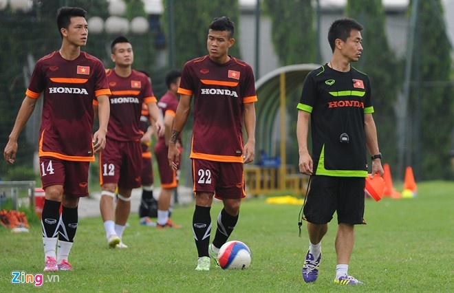 Huy Hùng (số 14) và Thanh Hiền ( chưa thể tham gia luyện tập 