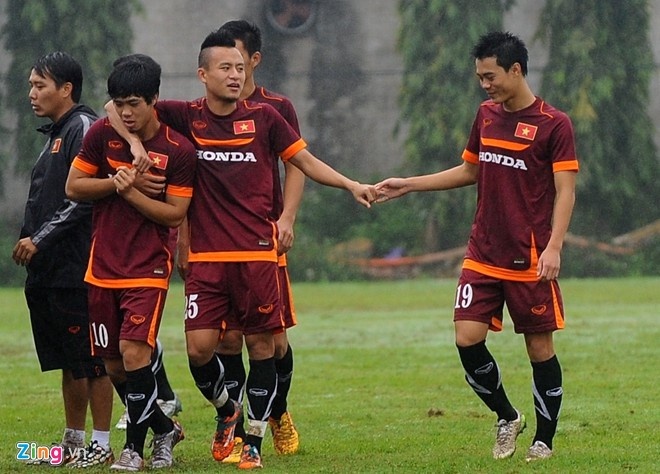 Công Phượng (trái) và Văn Toàn (phải) trong buổi tập của U23 Việt Nam. Ảnh Tùng Lê