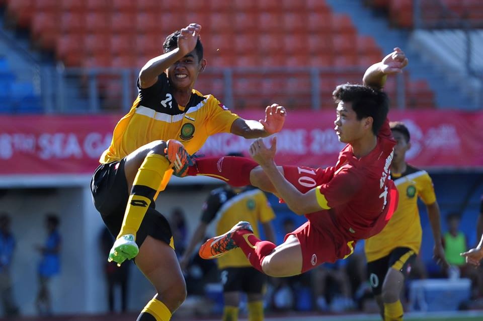 Nghi van Cong Phuong khong hieu luat bong da hinh anh