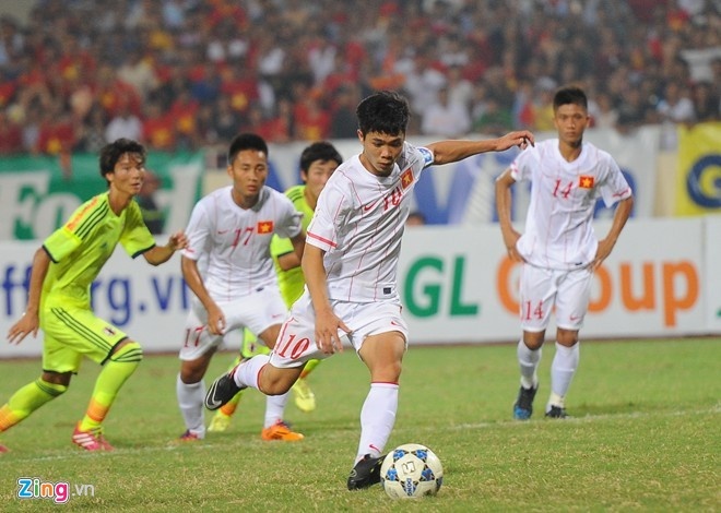 Công Phượng thực hiện cú panenka vào lưới U19 Nhật Bản tại giải U19 ĐNA mở rộng năm 2014. Ảnh: Tùng Lê
