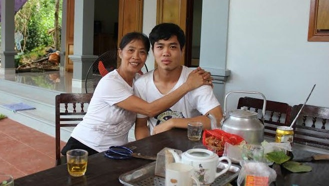 Me Cong Phuong chi mong con an khoe hinh anh