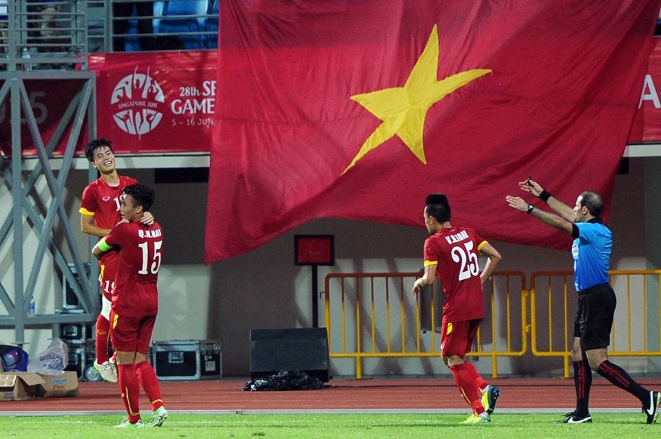 Người hâm mộ luôn mong chờ những hình ảnh như thế này trong mọi trận đấu của U23 Việt Nam. Ảnh: Anh Tuấn