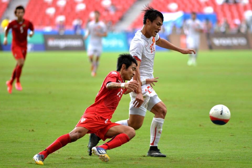 Hồng Quân trong một tình huống bỏ lỡ cơ hội, sau khi vượt qua hậu vệ U23 Myanmar và đối mặt thủ môn. Ảnh: Hoàng Hà