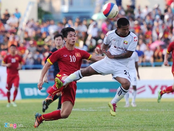 Khả năng tranh chấp chưa bao giờ là điểm mạnh của Công Phượng. Ảnh: Anh Tuấn