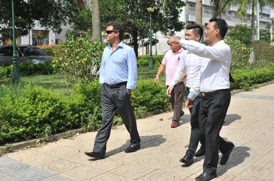 Ông Francisco Lopez tham quan khu đào tạo trẻ của CLB Hà Nội T&T.