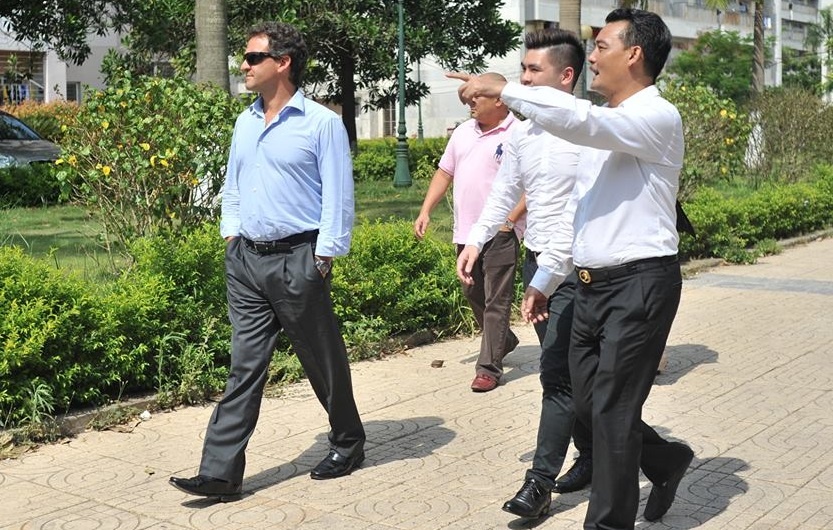 Bau Hien muon Man City dau tu vao Viet Nam thay vi An Do hinh anh