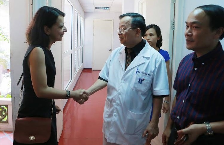 Cau thu Man City khong mat phi neu dieu tri tai Viet Nam hinh anh