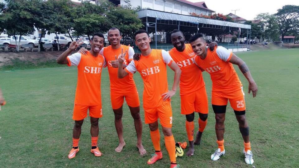 Tien dao Viet Nam lap them cu dup, ghi 12 ban o Lao League hinh anh