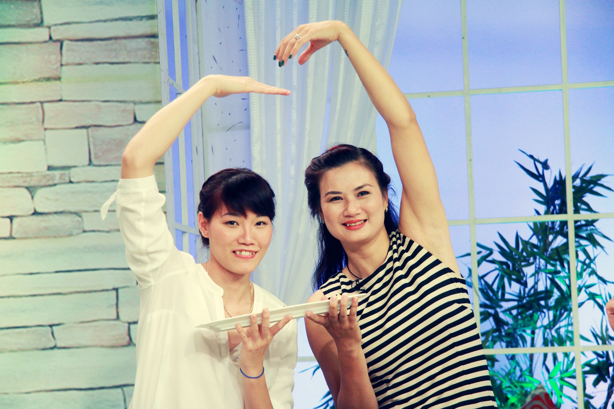 Dong doi bat mi tat xau cua hoa khoi bong chuyen Kim Hue hinh anh