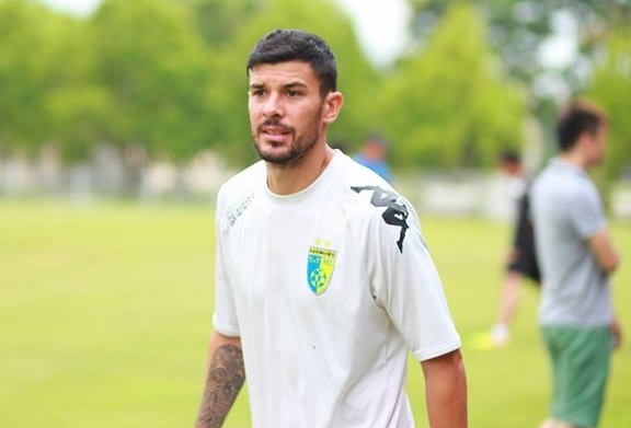 Dong doi cu cua Tevez giup A quan V.League thang hoa hinh anh