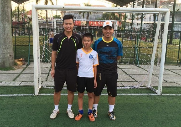 Hoc tro nhi cua trung ve DTVN trung tuyen lo PVF hinh anh