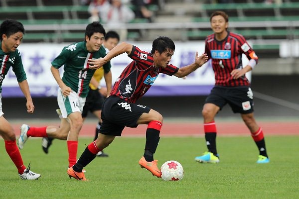Công Vinh thi đấu cho CLB Consadole Sapporo theo dạng hợp đồng cho mượn 