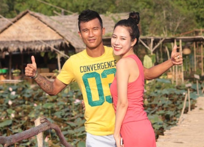 Tien ve DTVN don tin vui co con trai truoc tran cau lich su hinh anh