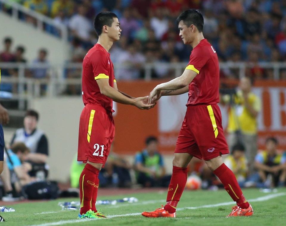 Công Phượng vào sân thay Công Vinh ở phút 88.
