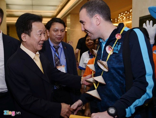 Ngoài chi phí mời Man City sang Việt Nam, bầu Hiển còn chi trả nhiều khoản khác cho việc tiếp đón, tổ chức trận đấu. Ảnh: Hoàng Hà