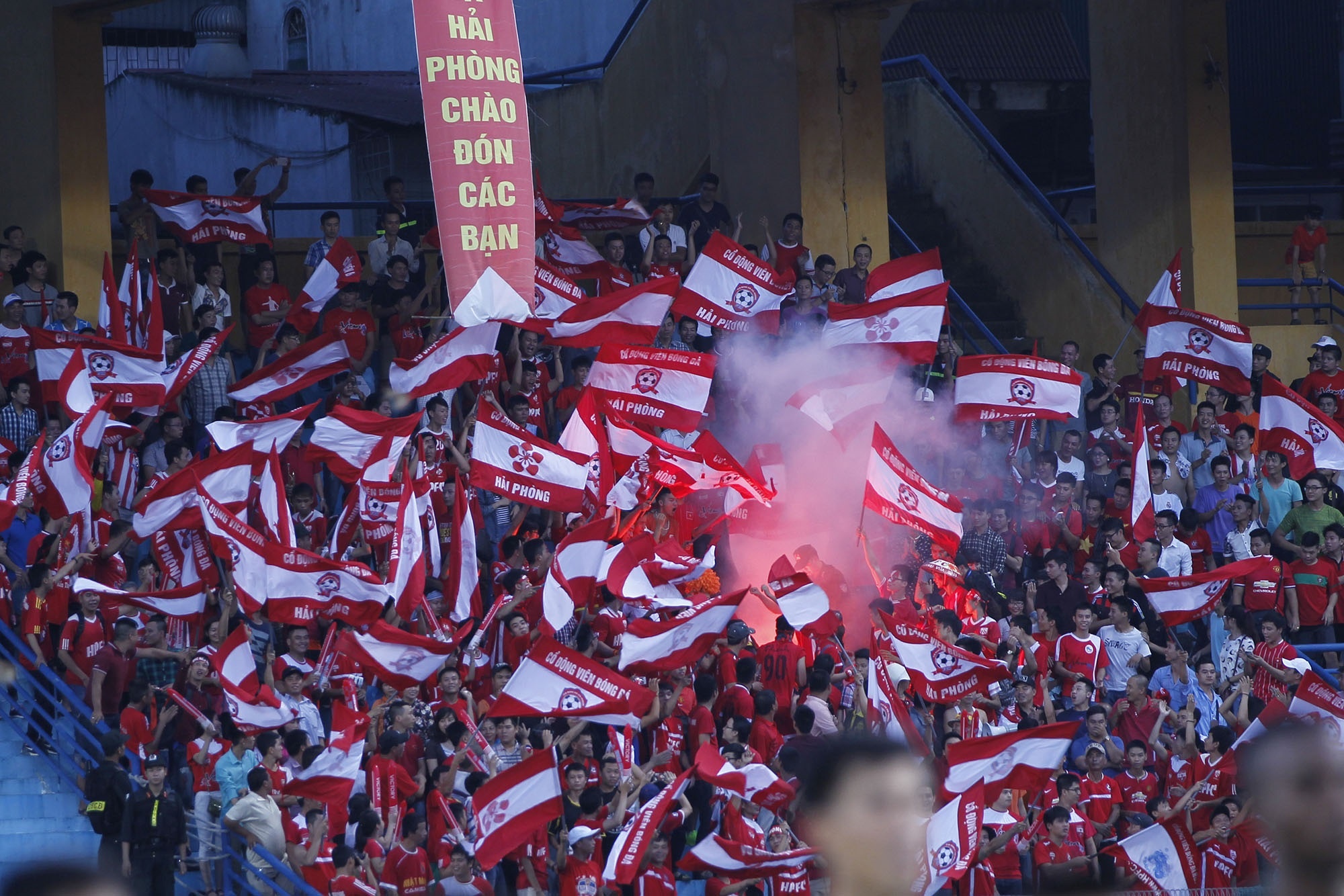 CDV dot phao sang, Hai Phong thua dam Ha Noi T&T 0-5 hinh anh