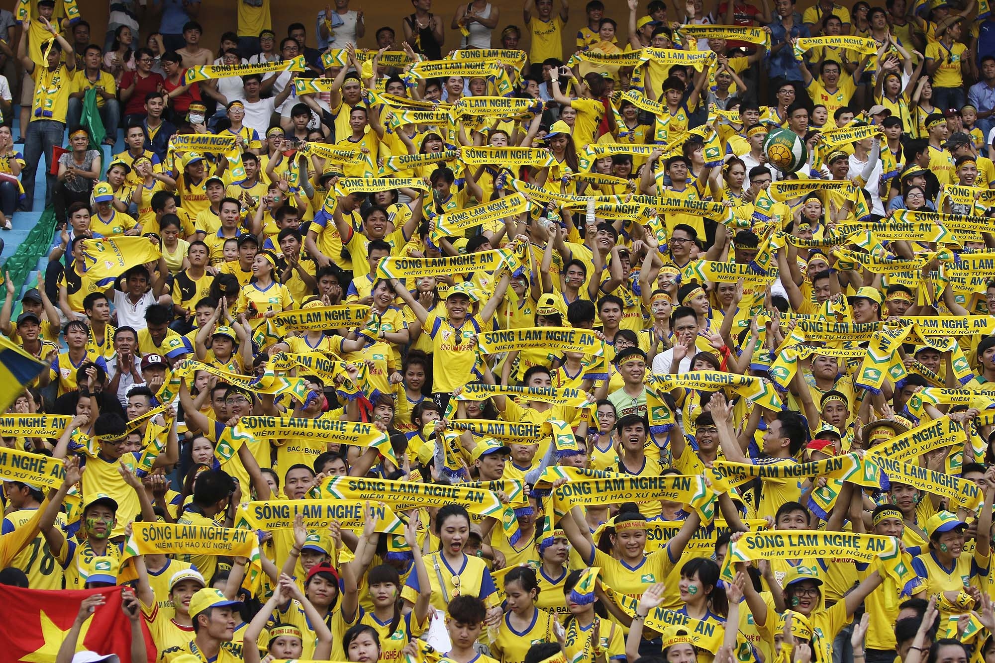 Trước thềm vòng 20, Hội CĐV SLNA đã phát động một cuộc tiếp sức rầm rộ cho đội bóng quê hương trong trận đấu diễn ra trên sân Hàng Đẫy.