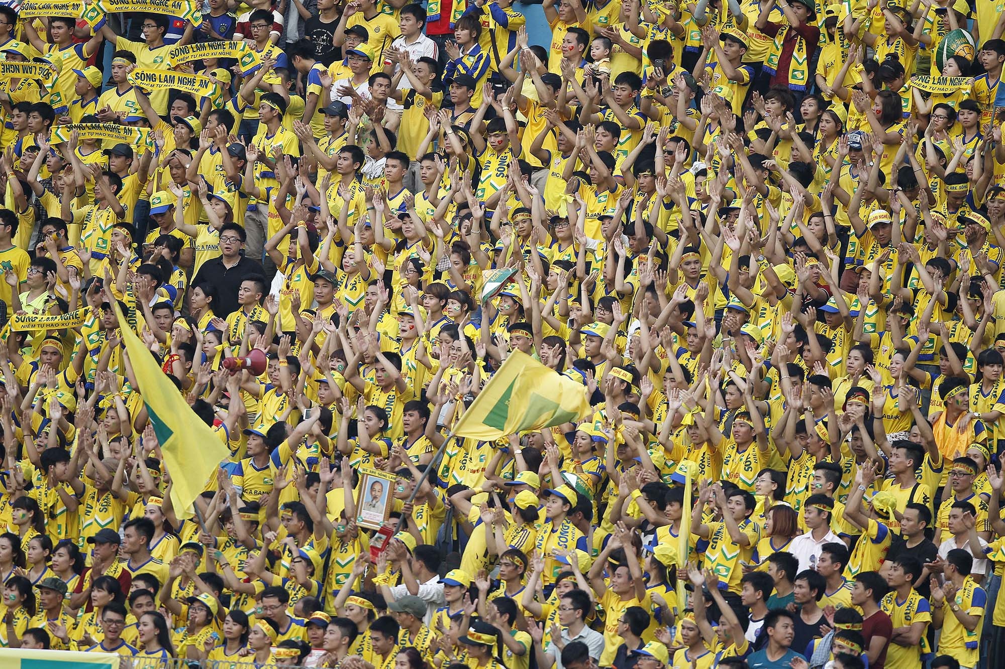 Hình ảnh này được các CĐV ví von không khác gì không khí của một trận đấu tại châu Âu.