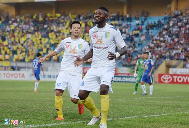 Với 23 bàn tại V.League 2014, tiền đạo Samson là đương kim vua phá lưới của giải. Ảnh: Anh Tuấn
