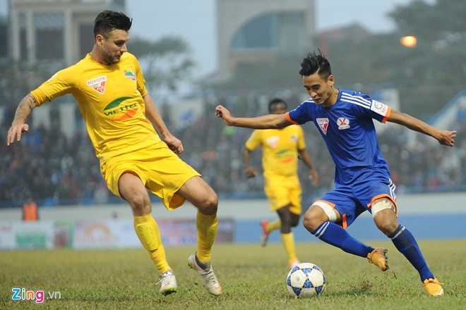 Danny van Bakel xuất hiện tại V.League năm 2011