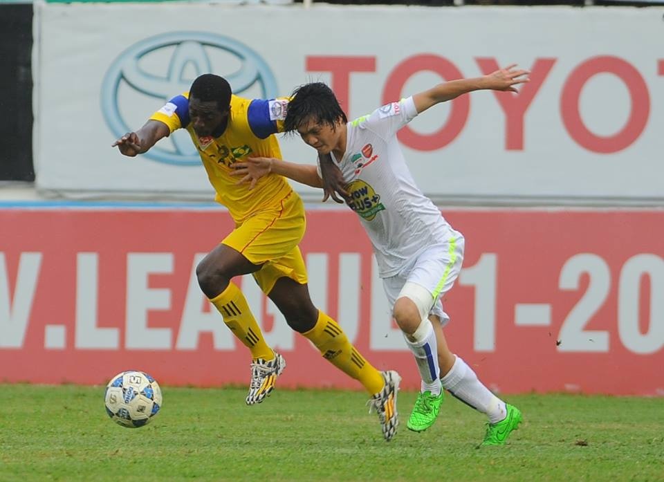 Tuấn Anh có trận đấu thứ 2 đá trung vệ tại V.League mùa này. Ảnh: Gia Bảo