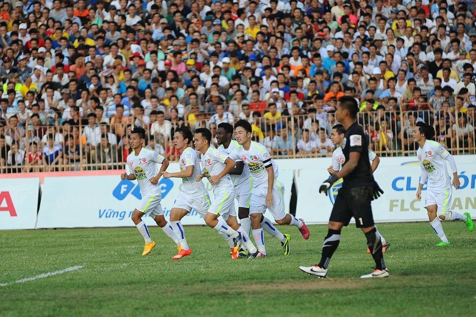 Rất nhiều cổ động viên hy vọng hình ảnh này sẽ không biến mất khỏi V.League mùa tới. Ảnh: Tùng Lê