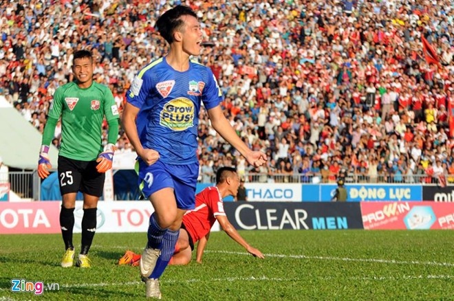 Văn Toàn ăn mừng sau pha lập công ở phút 17. Ảnh: Nguyễn Quang
