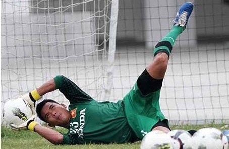 Thu mon DTVN bi CLB sa thai truoc ngay tap trung hinh anh