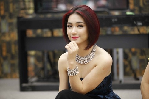 Nữ ca sĩ Hòa Minzy