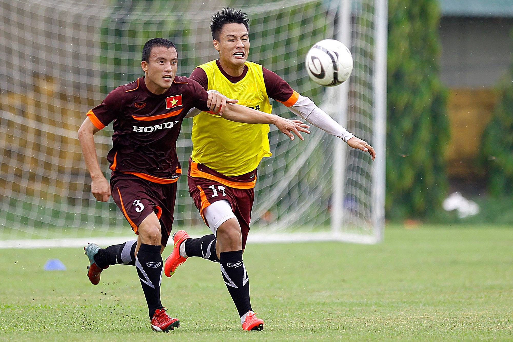 Buổi tập của ĐTVN diễn ra quyết liệt như đá thật.