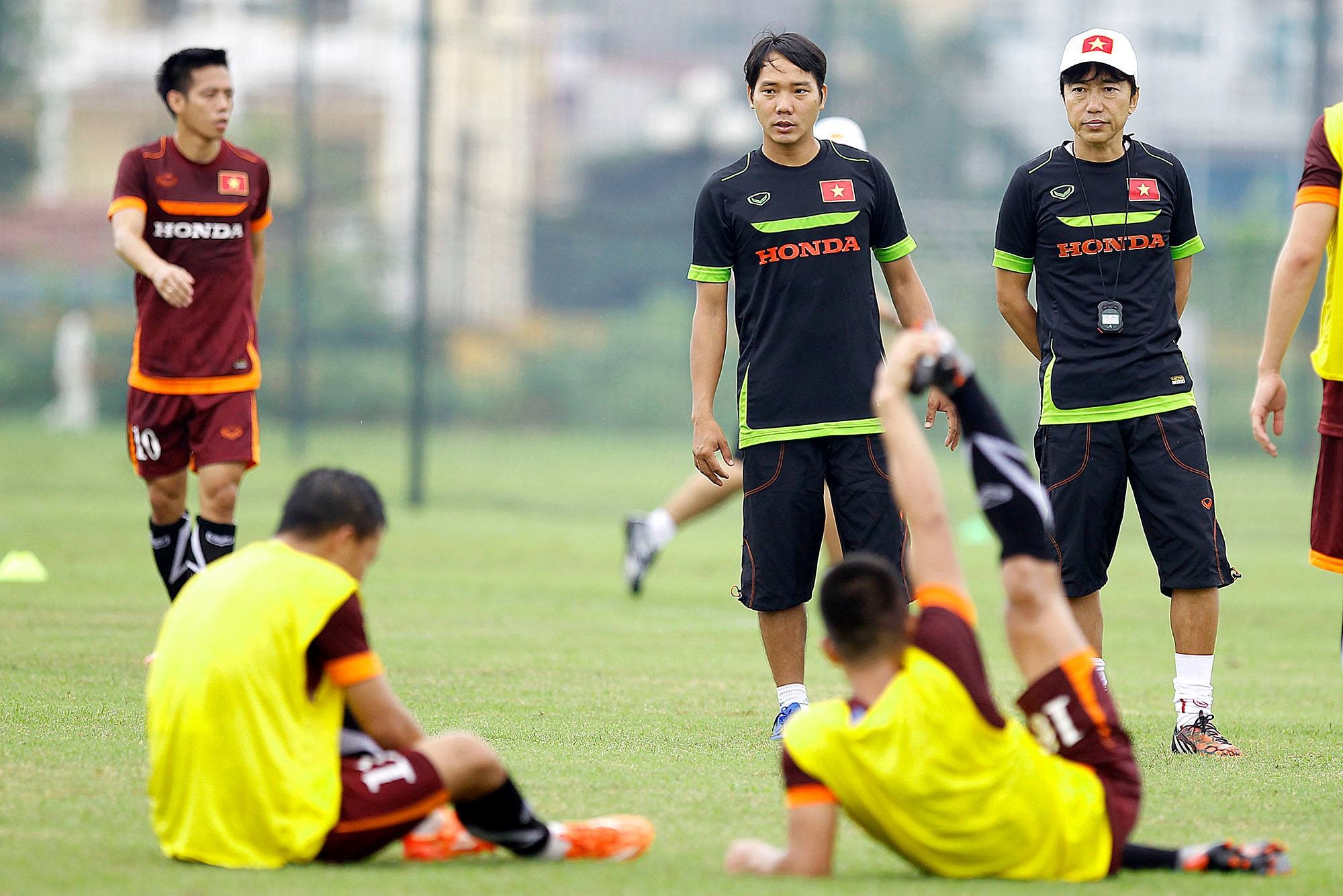 Điều khiến HLV Miura không hài lòng là mặt sân không đảm bảo cho việc tập luyện.