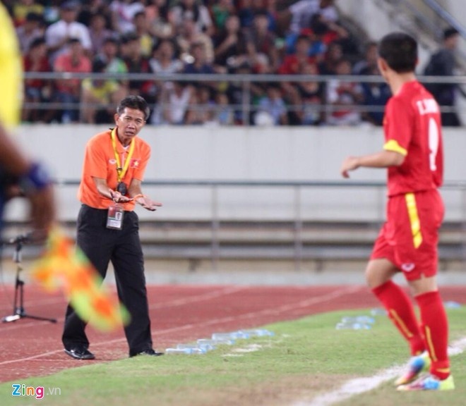 HLV Hoàng Anh Tuấn cùng các học trò