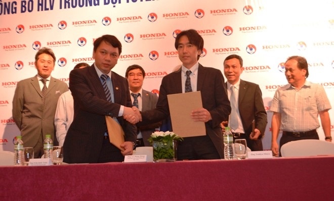 Bản hợp đồng giữa VFF và HLV Miura được kỳ hồi tháng 5/2014