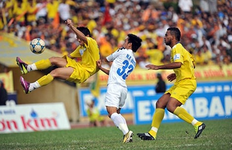 Vua pha luoi V.League: SLNA khong da bong ma choi huy diet hinh anh