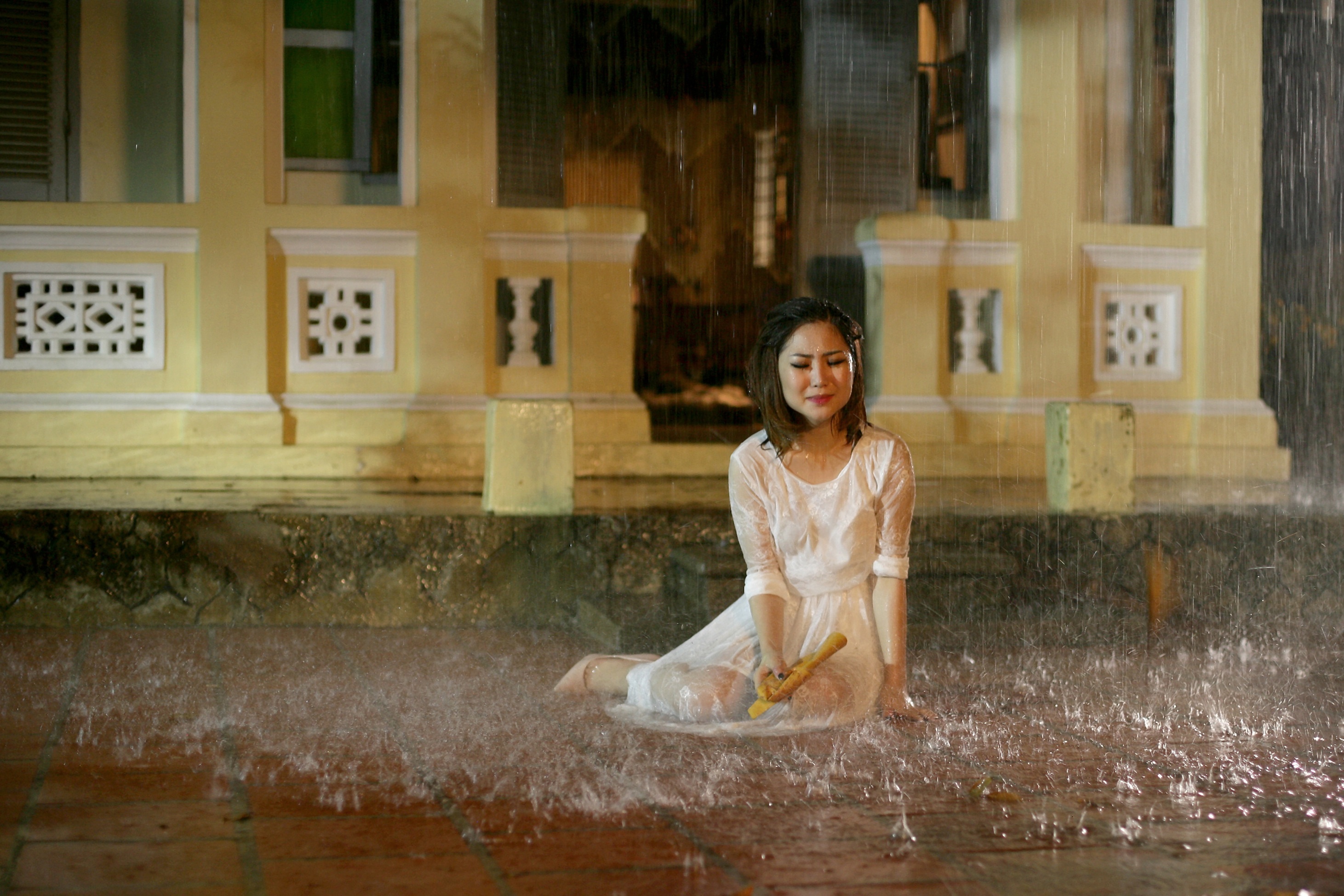 Quang Hà gội đầu cho Hương Tràm ảnh 2 Quang Ha goi dau cho Huong Tram anh 2