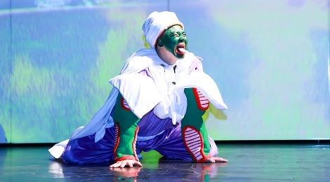 Tu Long hoa than thanh dai ma vuong choc cuoi tre con hinh anh